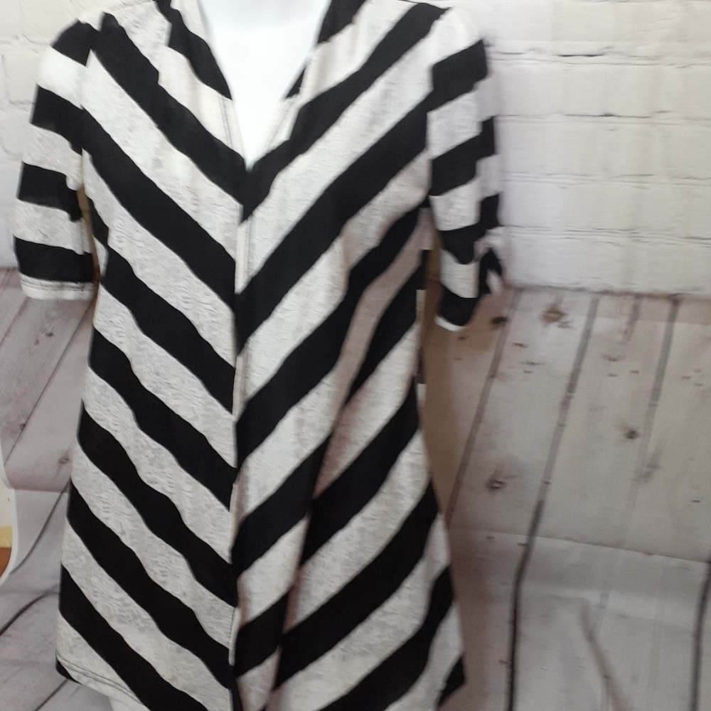 Black/white blouse